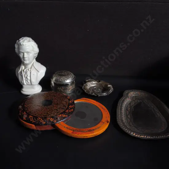 MIX OF VINTAGE DECORATIVE ITEMS, TALLEST H 20 CM