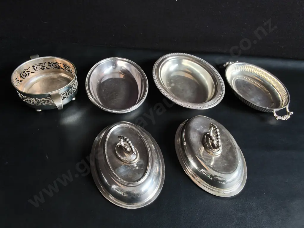 VINTAGE SILVER PLATE TABLEWARE, ENTRÉE DISHES, FILLIGREE BOWL AND FLUTED TRAY Image 1++