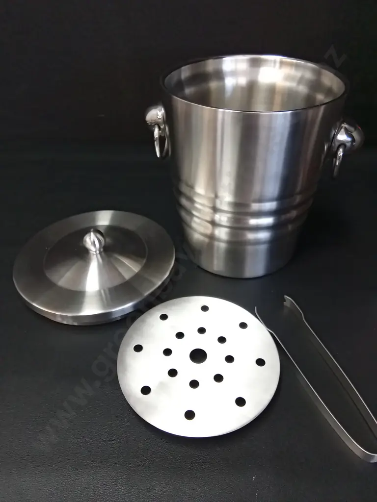 ICE WINE COOLER, WINE VACUUM SAVER, STAINLESS STEEL ICE BUCKET AND AN ICE TRAY Image 1++