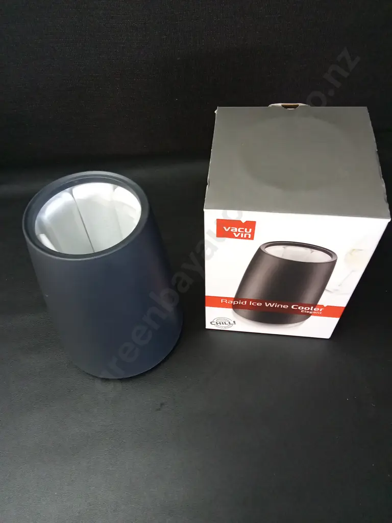 ICE WINE COOLER, WINE VACUUM SAVER, STAINLESS STEEL ICE BUCKET AND AN ICE TRAY Image 1++