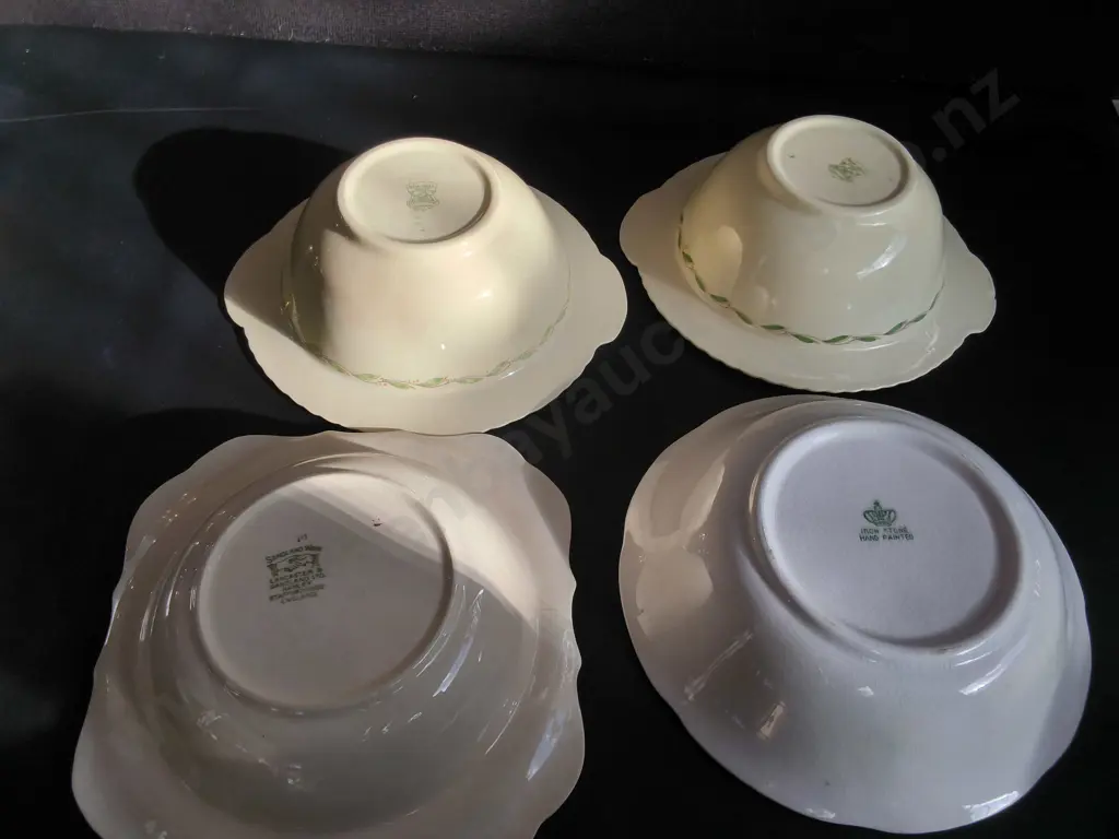 4 PIECES VINTAGE SERVING BOWLS, WIDEST DIA 25.5 CM Image 1++