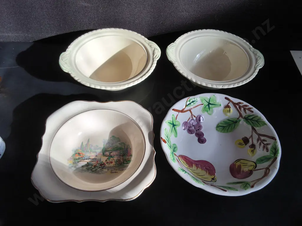 4 PIECES VINTAGE SERVING BOWLS, WIDEST DIA 25.5 CM Image 1++