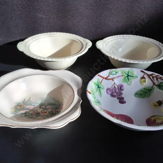 4 PIECES VINTAGE SERVING BOWLS, WIDEST DIA 25.5 CM