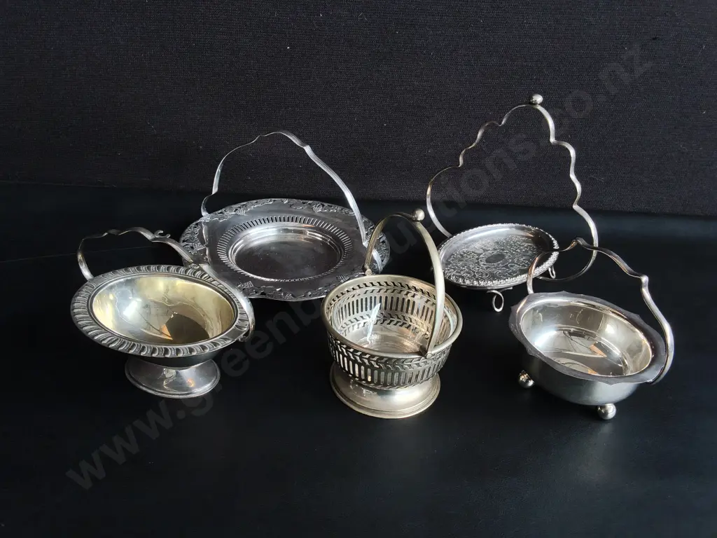 COLLECTION OF VINTAGE SILVER PLATED SERVINGWARE, 5 PIECES, WIDEST DIA 23 CM Image 1++