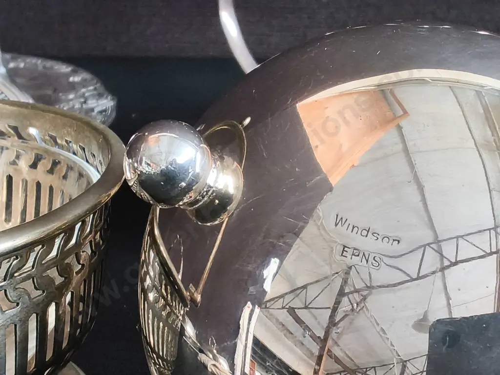 COLLECTION OF VINTAGE SILVER PLATED SERVINGWARE, 5 PIECES, WIDEST DIA 23 CM Image 1++