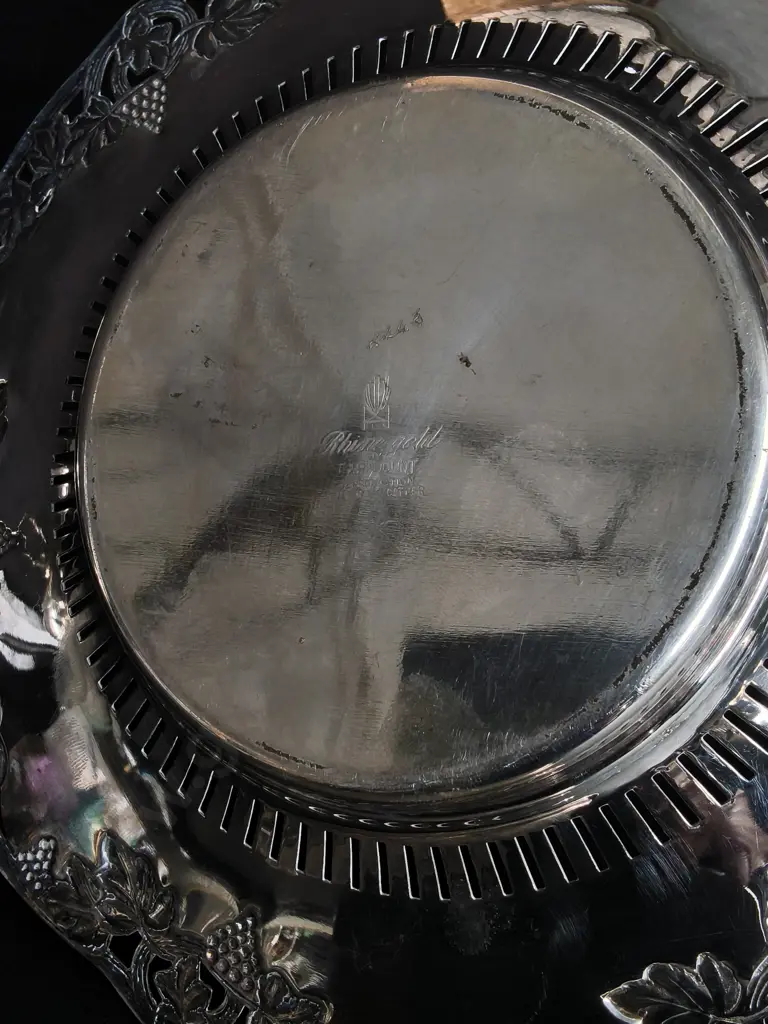 COLLECTION OF VINTAGE SILVER PLATED SERVINGWARE, 5 PIECES, WIDEST DIA 23 CM Image 1++