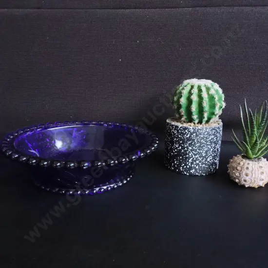 COBALT BLUE GLASS BOWL AND 2 ARTIFICIAL PLANTS, WIDEST DIA 25 CM