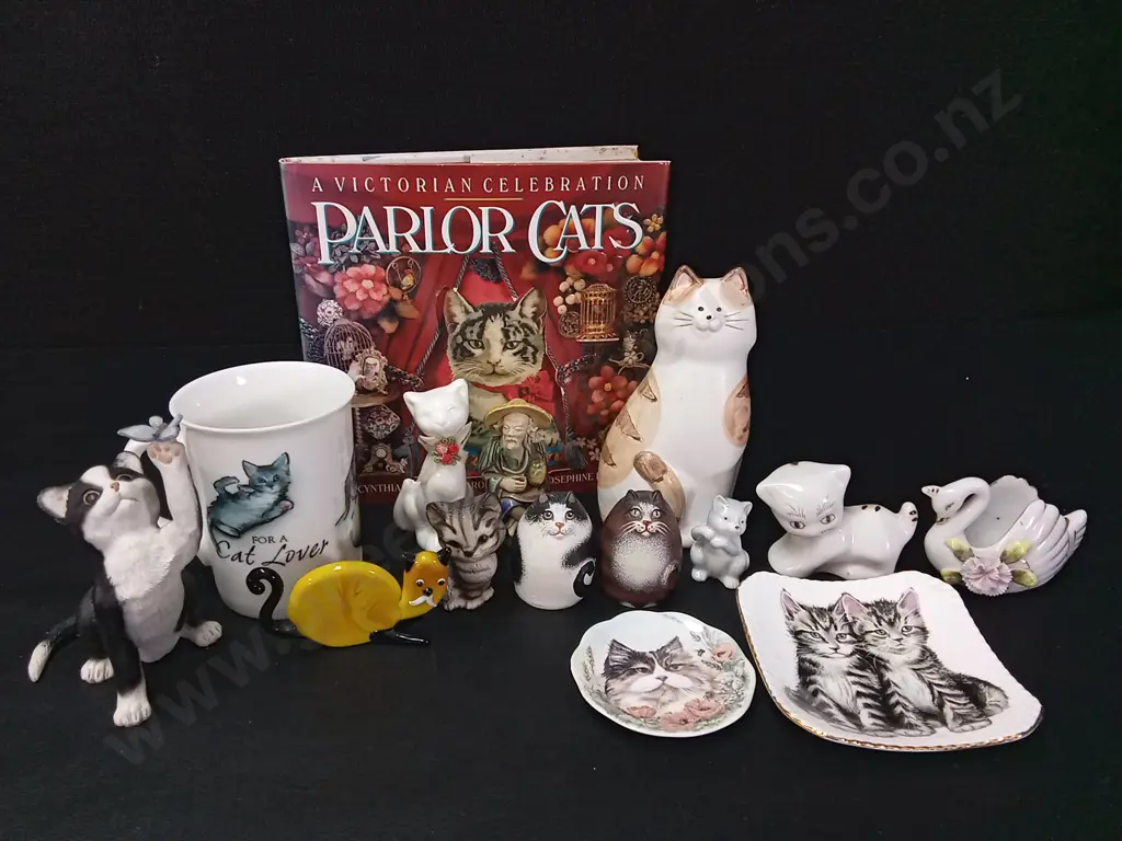 COLLECTION OF CAT ITEMS AND 2 OTHERS TALLEST H14CM Image 1++