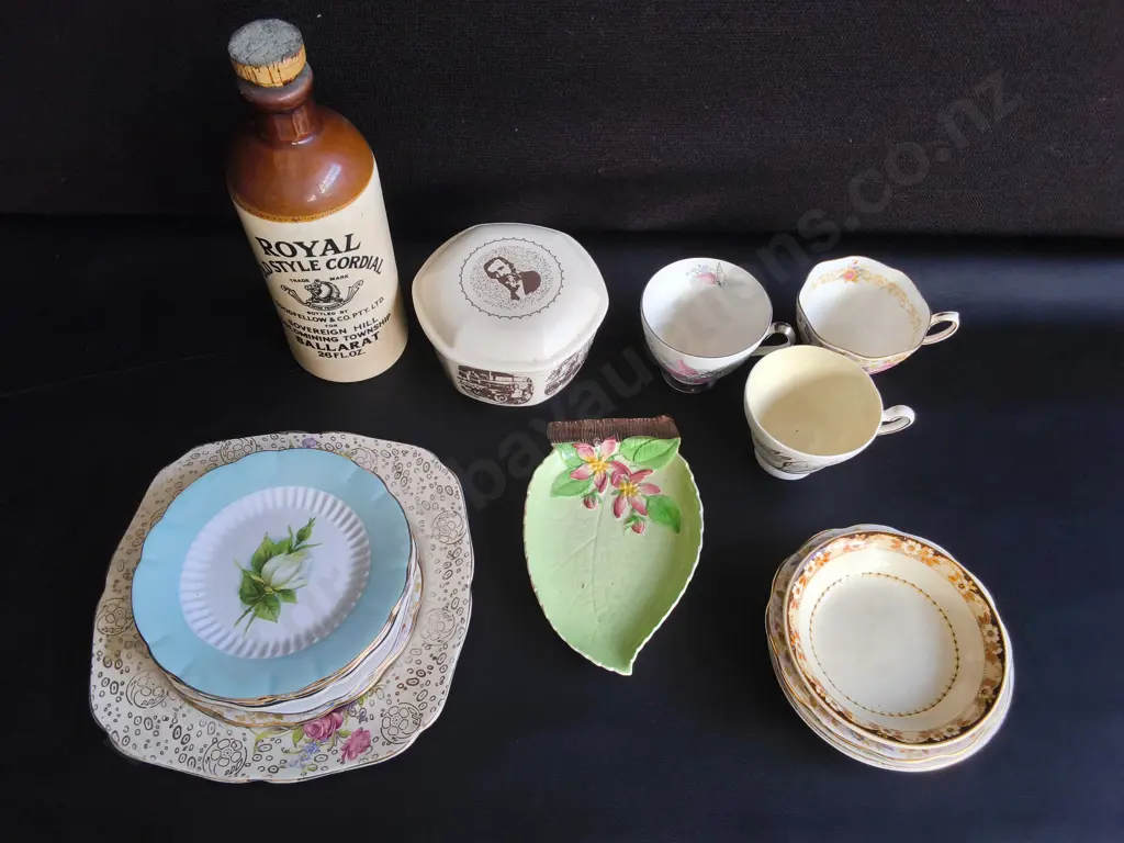 MIX OF VINTAGE DISHES, STONEWARE BOTTLE, FINE BONE CHINA TEA CUPS, SAUCERS, ETC. TALLEST H 25 CM, 18 PIECES Image 1++