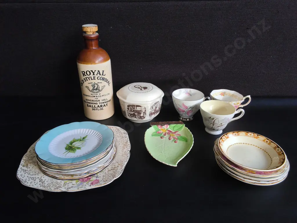 MIX OF VINTAGE DISHES, STONEWARE BOTTLE, FINE BONE CHINA TEA CUPS, SAUCERS, ETC. TALLEST H 25 CM, 18 PIECES Image 1++