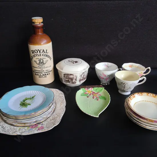 MIX OF VINTAGE DISHES, STONEWARE BOTTLE, FINE BONE CHINA TEA CUPS, SAUCERS, ETC. TALLEST H 25 CM, 18 PIECES