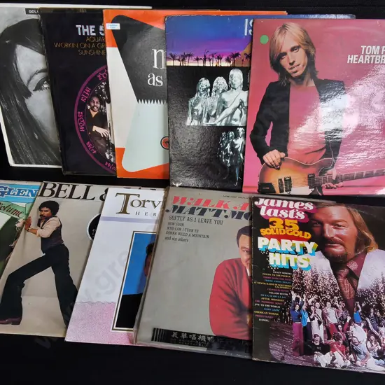 MIX OF 10 VINTAGE RECORDS