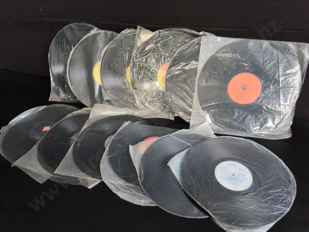 MIX OF 12 VINTAGE RECORDS, SLEEVELESS Image 1++
