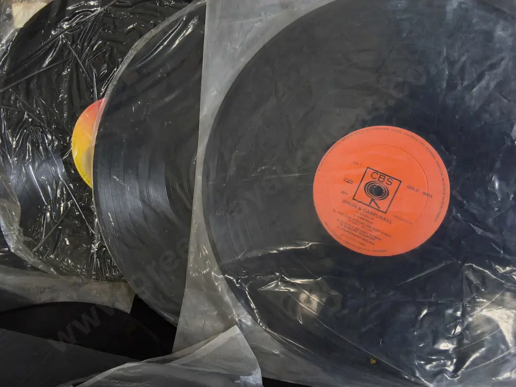 MIX OF 12 VINTAGE RECORDS, SLEEVELESS Image 1++