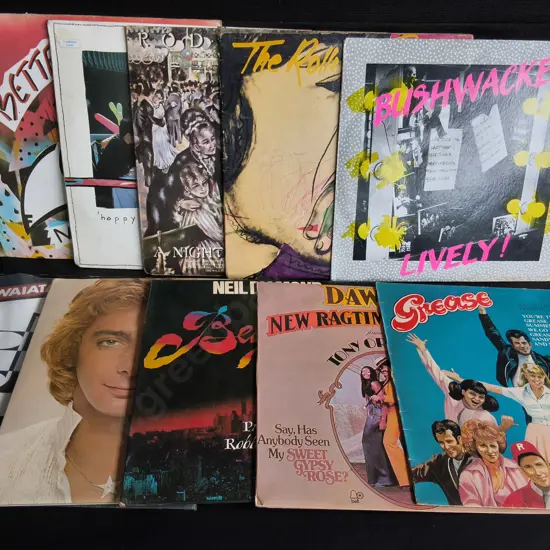MIX OF 10 VINTAGE RECORDS