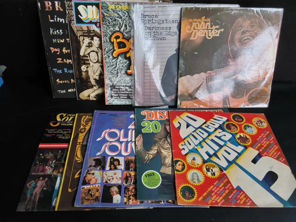 MIX OF 10 VINTAGE RECORDS Image 1++