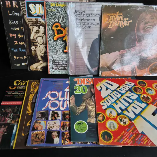 MIX OF 10 VINTAGE RECORDS