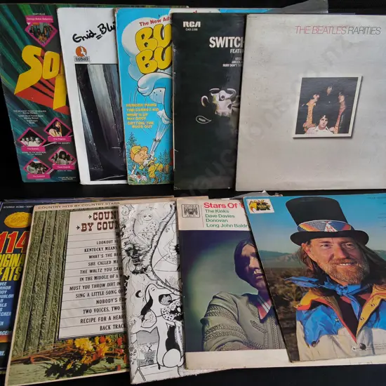 MIX OF 10 VINTAGE RECORDS