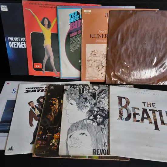 MIX OF 10 VINTAGE RECORDS