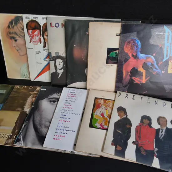 MIX OF 12 VINTAGE RECORDS