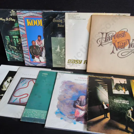 MIX OF 10 VINTAGE RECORDS