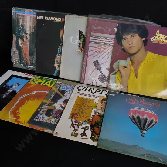 MIX OF 10 VINTAGE RECORDS