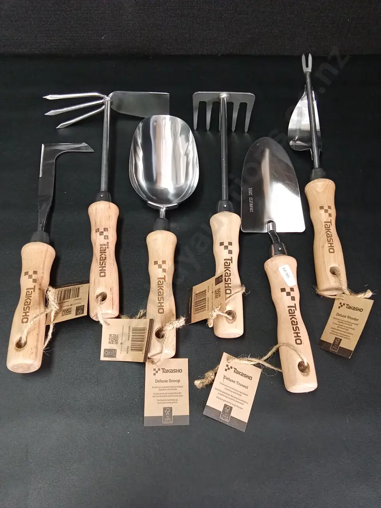 6 PIECES BRAND NEW TAKASHO GARDENING HAND TOOLS, SCYTHE, TROWEL, RAKE, SCOOP, HOE/FORK AND WEEDER Image 1++