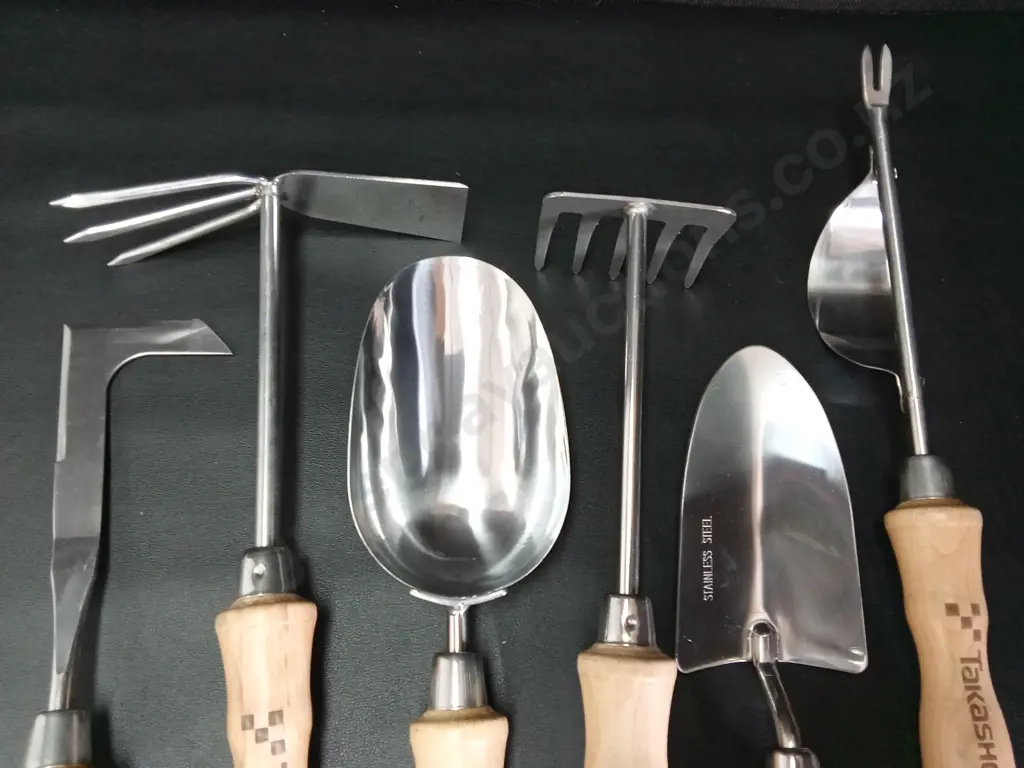 6 PIECES BRAND NEW TAKASHO GARDENING HAND TOOLS, SCYTHE, TROWEL, RAKE, SCOOP, HOE/FORK AND WEEDER Image 1++