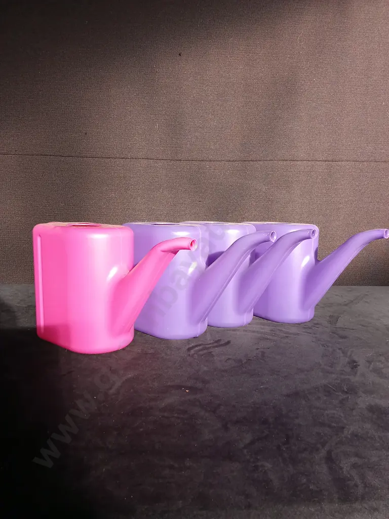 4 PLASTIC WATERING CANS Image 1++