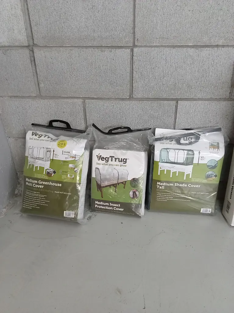 BRAND NEW VEGTRUG MEDIUM GREENHOUSE TALL FRAMED WITH 3 COVERS Image 1++