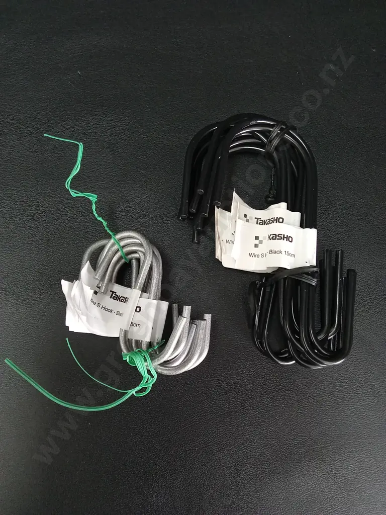 2 LOTS OF 10 BRAND NEW TAKASHO WIRE S HOOKS 15CM AND 8CM Image 1++