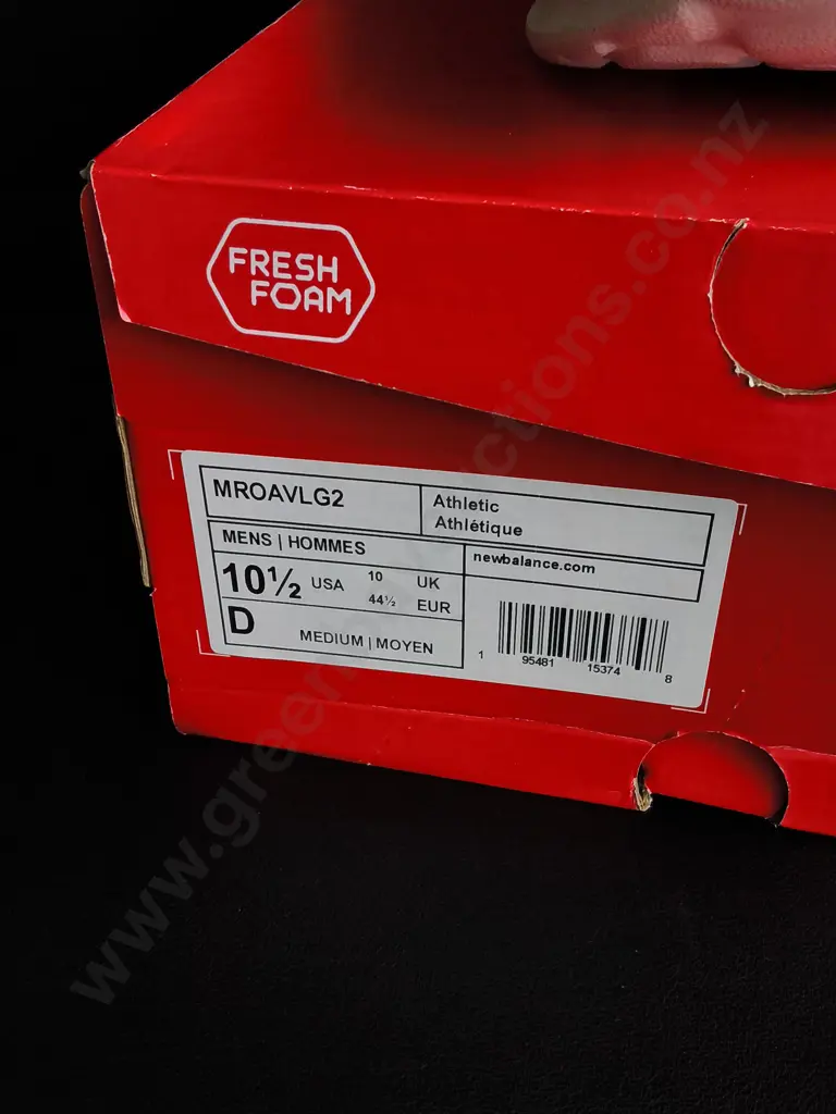 BRAND NEW PAIR OF NEW BALANCE ATHLETIC TRAINERS, SIZE 10.5 Image 1++