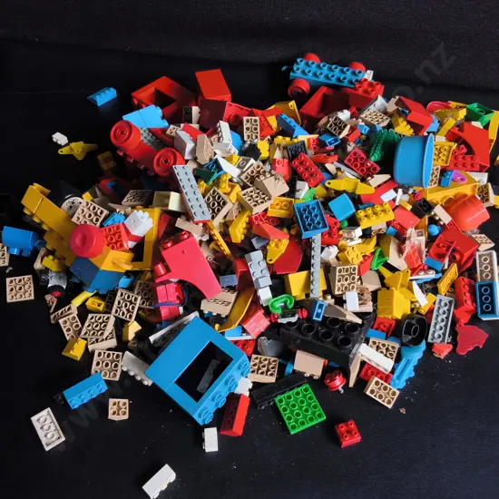 BOX MIX OF VINTAGE LEGO