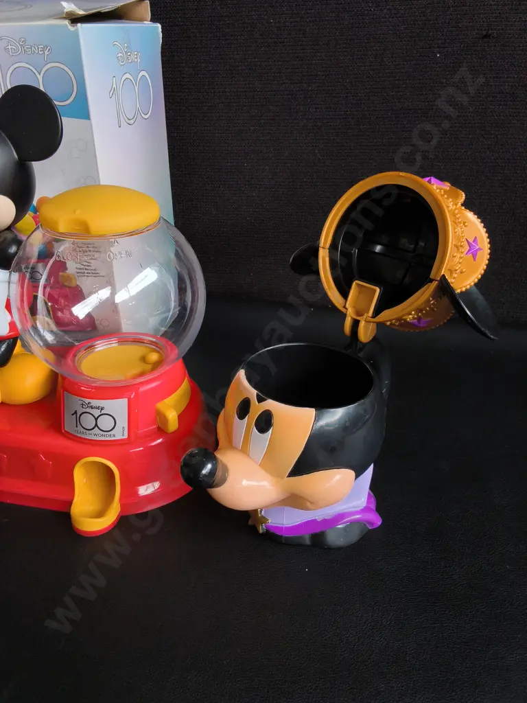 MICKEY MOUSE BOXED GUMBALL MACHINE AND MUG, TALLEST H 21 CM Image 1++