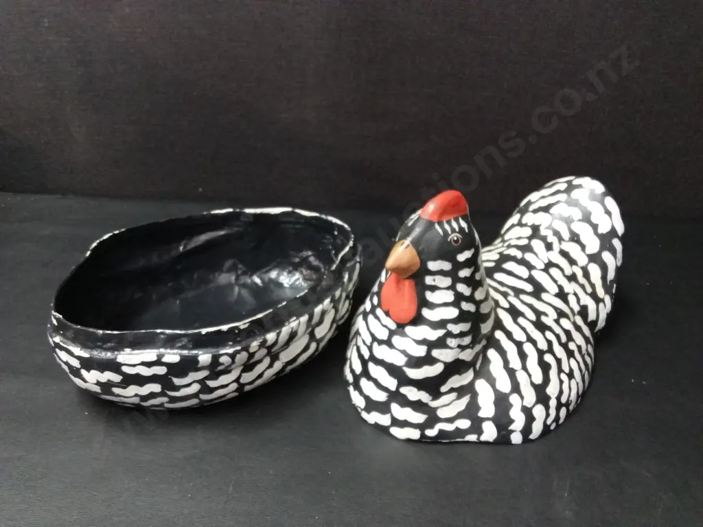 2 VINTAGE BOOKS AND A CHICKEN BOX H22CM Image 1++