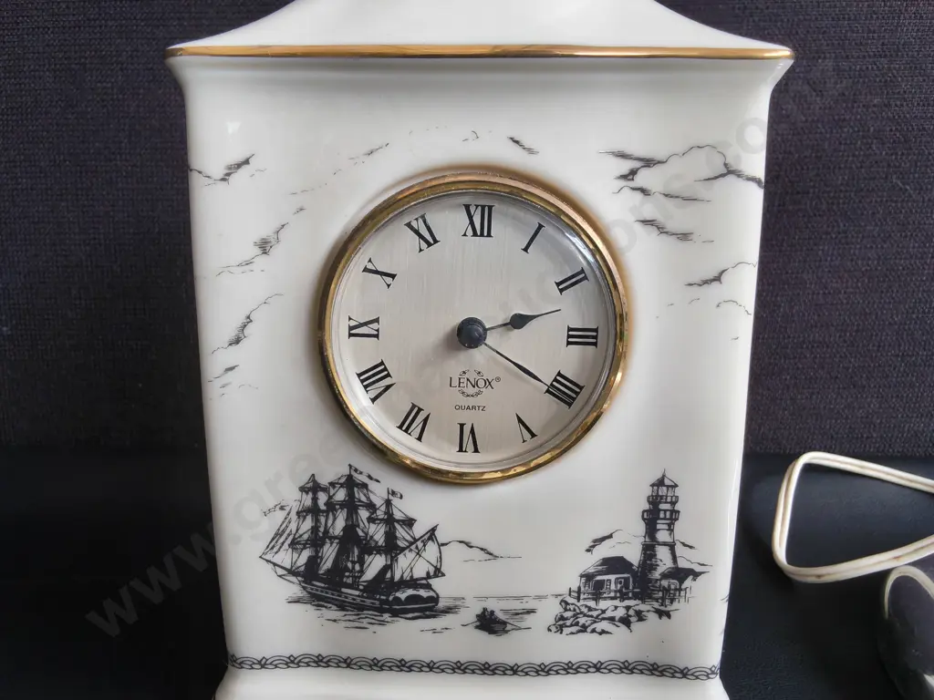 VINTAGE LENOX "SCRIMSHAW" PATTERN PORCELAIN MANTEL CLOCK, AND VINTAGE CHROME TABLE LAMP BASE, TALLEST H 23.5 CM Image 1++