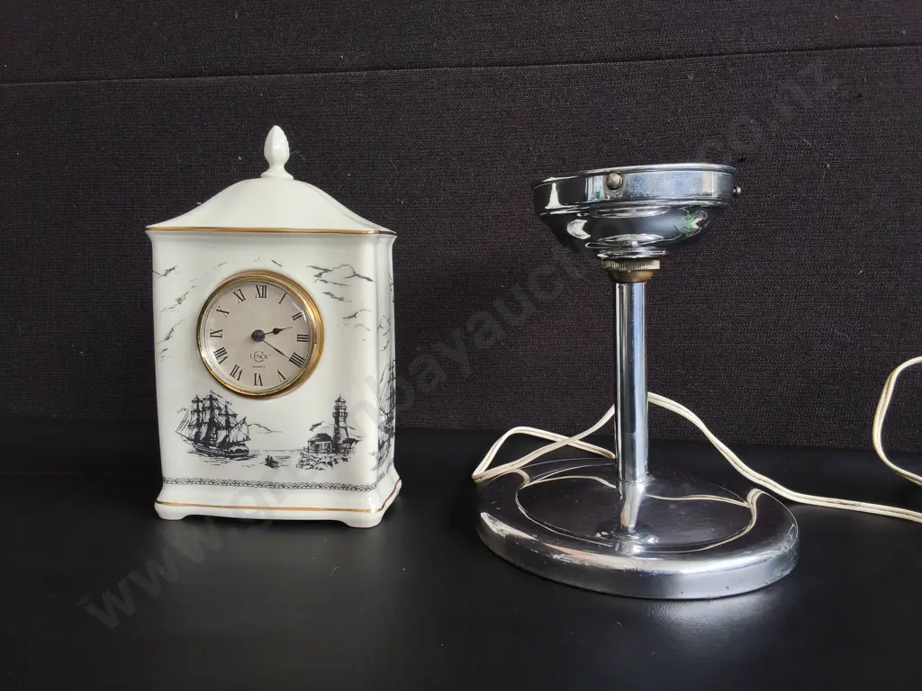 VINTAGE LENOX "SCRIMSHAW" PATTERN PORCELAIN MANTEL CLOCK, AND VINTAGE CHROME TABLE LAMP BASE, TALLEST H 23.5 CM Image 1++