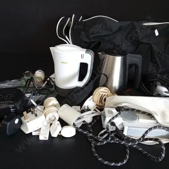 DUFFLE BAG OF MISCELLANEOUS ITEMS