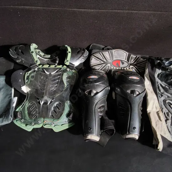 MOTORCROSS PROTECTIVE RIDING GEAR