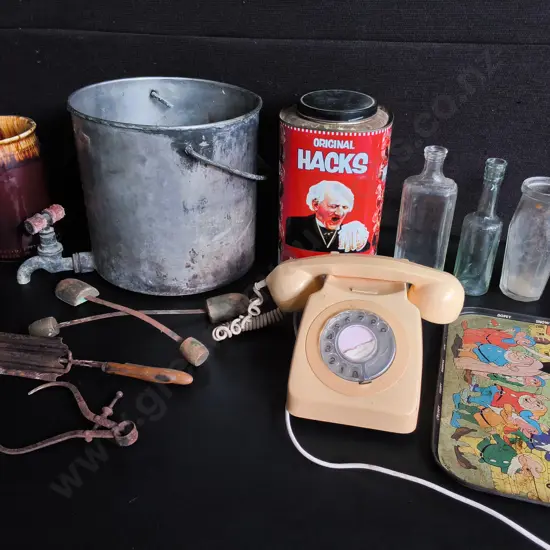 MIX OF VINTAGE ITEMS, INCLUDING ROTARY DIAL TELEPHONE, VINTAGE TIN, ETC, TALLEST H 25 CM
