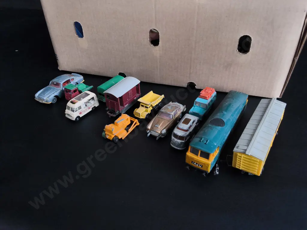BOX MIX OF VINTAGE TOYS Image 1++