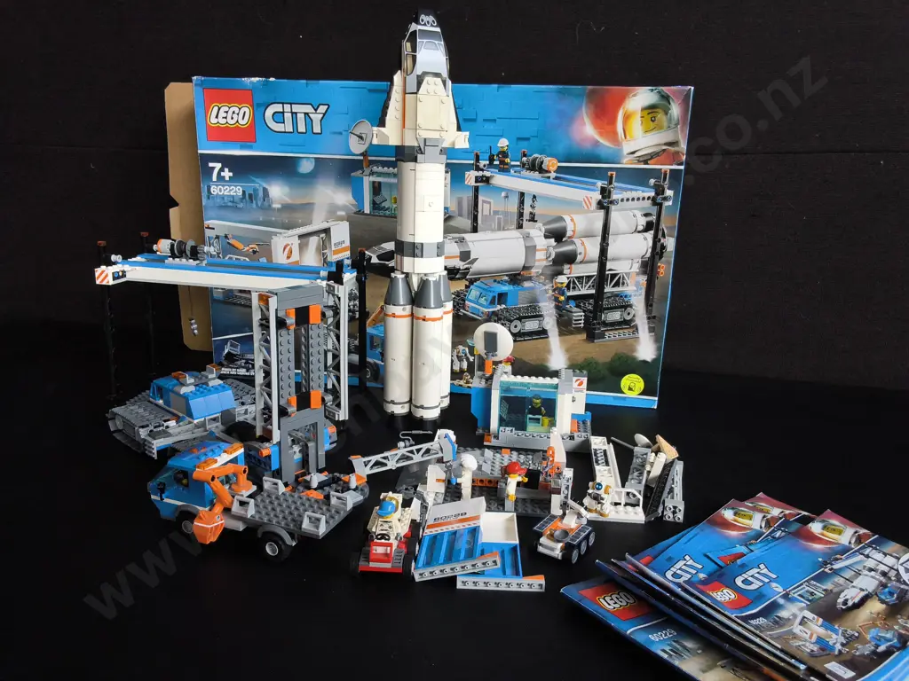 LEGO CITY ROCKET ASSEMBLY & TRANSPORT BUILDING SET WITH BOX Image 1++