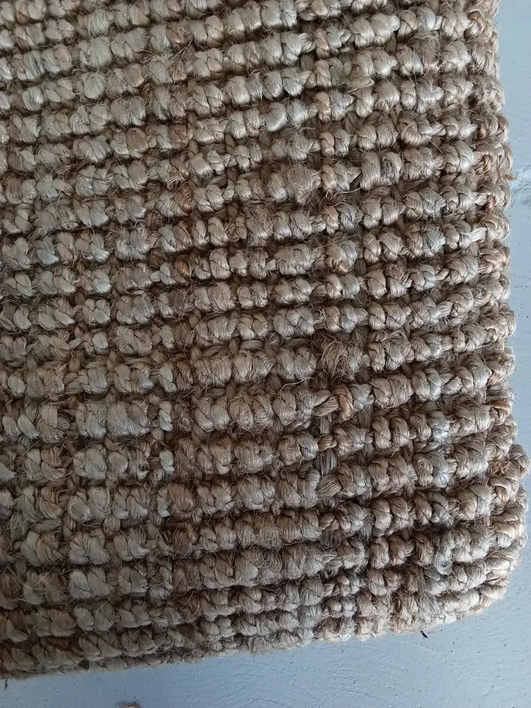 THICK TEXTURED FLOOR RUG, 285CM X 203CM Image 1++