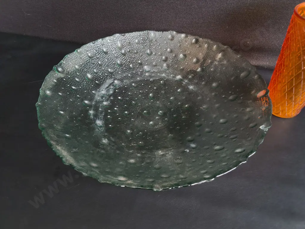 LARGE GLASS BOWL, DIA 46 CM, AND ORANGE GLASS VASE H 22.5 CM Image 1++