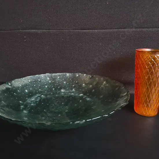 LARGE GLASS BOWL, DIA 46 CM, AND ORANGE GLASS VASE H 22.5 CM