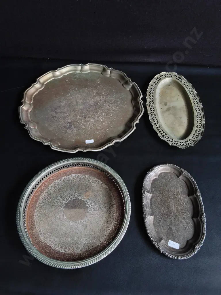 4 VINTAGE DECORATIVE SERVING PLATTERS AND TRAYS, WIDEST DIA 42 CM Image 1++
