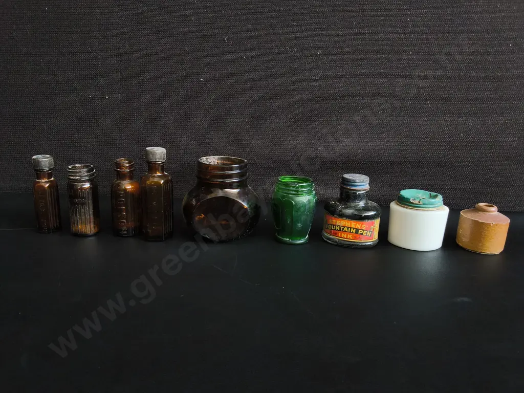 COLLECTION OF 9 VINTAGE MINIATURE GLASS BOTTLES AND INKWELLS, TALLEST H 9.5 CM Image 1++