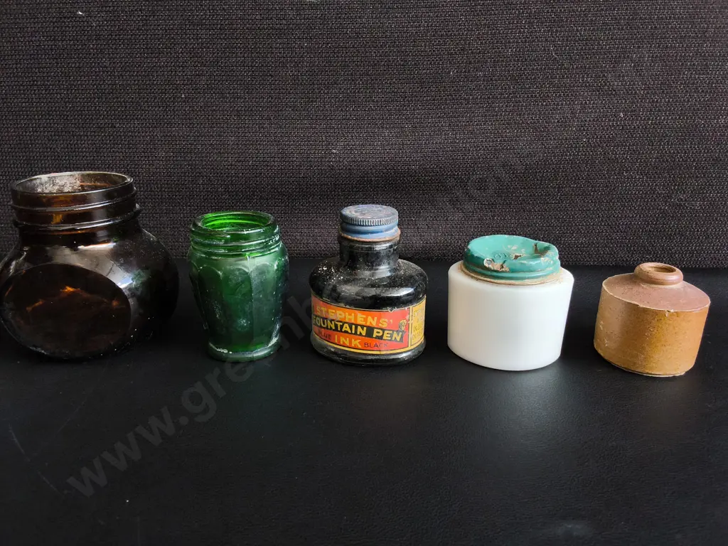COLLECTION OF 9 VINTAGE MINIATURE GLASS BOTTLES AND INKWELLS, TALLEST H 9.5 CM Image 1++