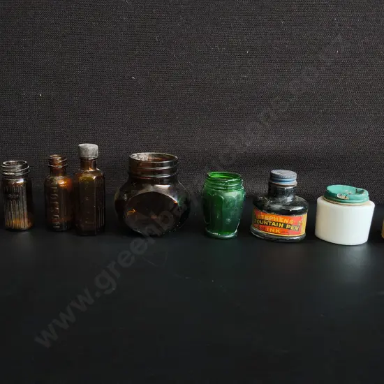 COLLECTION OF 9 VINTAGE MINIATURE GLASS BOTTLES AND INKWELLS, TALLEST H 9.5 CM