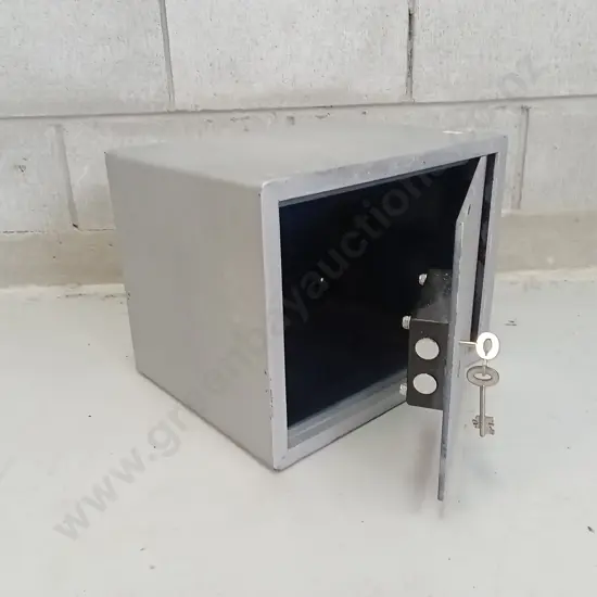 SMALL METAL SAFE WITH TURN KEY, H 30 CM X W 38CM X D 30CM